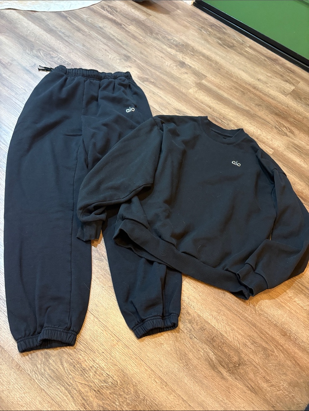 ALO Yoga Black Sweatpants & Pullover Set